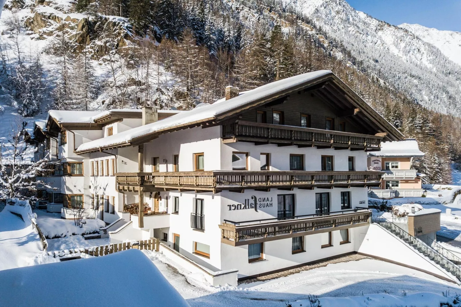 Landhaus Falkner Sölden-Exterieur winter