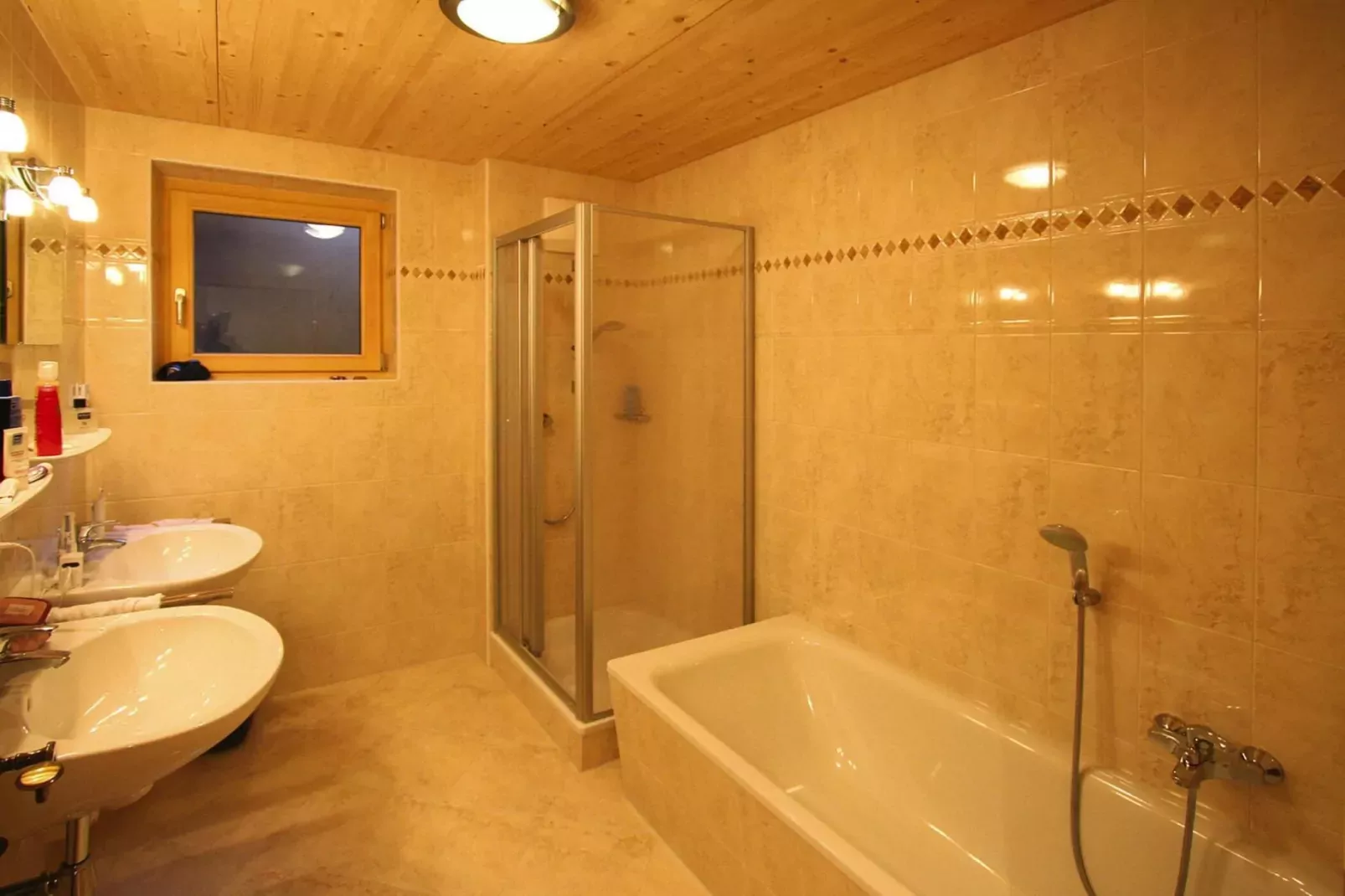 Chalet Rosenalm-Badkamer