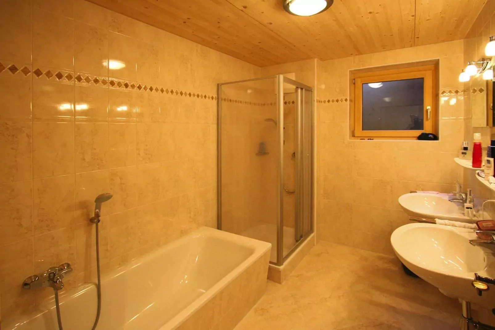 Chalet Rosenalm-Badkamer