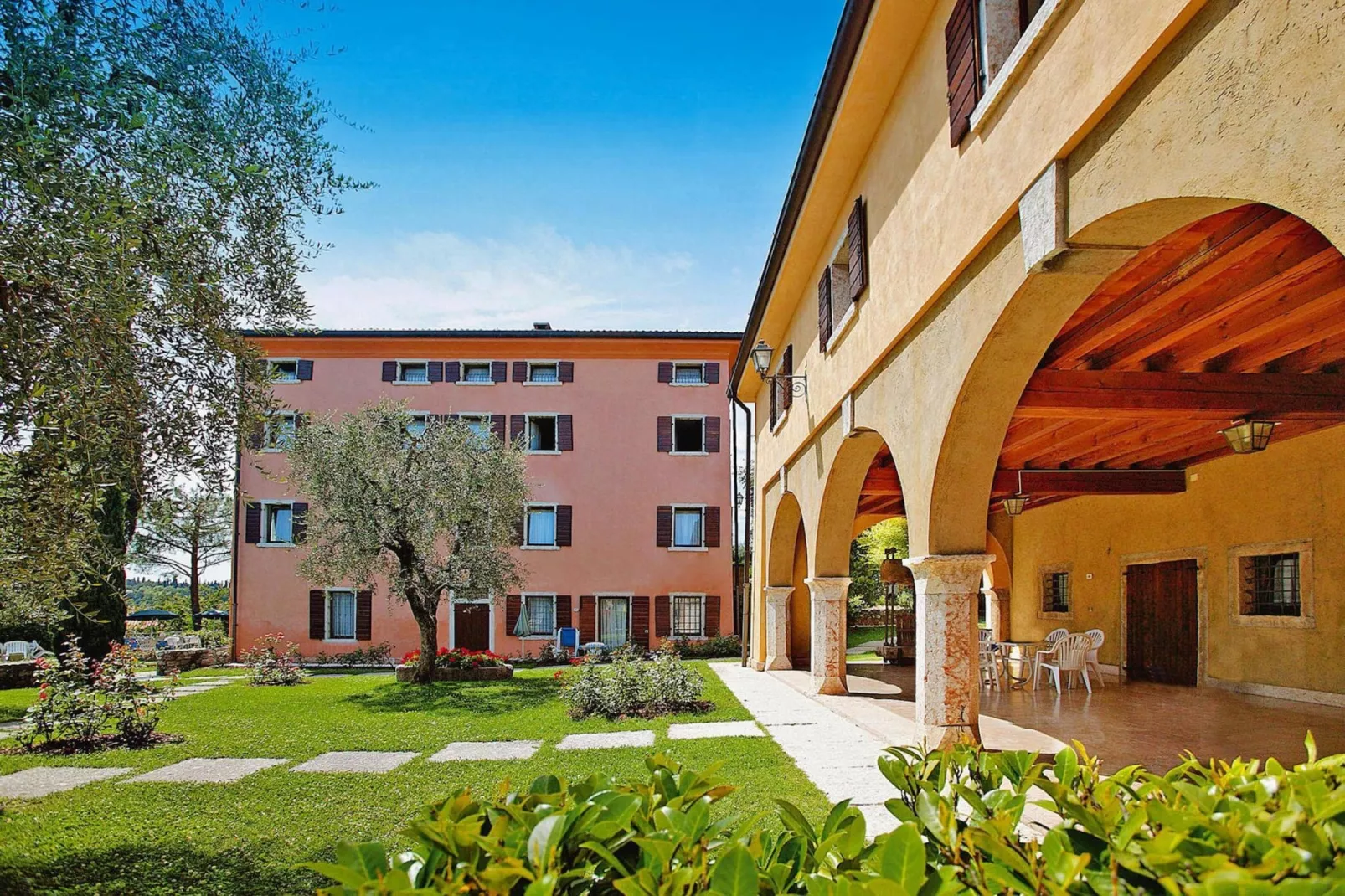 Residence La Filanda, Costermano-bilo comfort-Buitenkant zomer