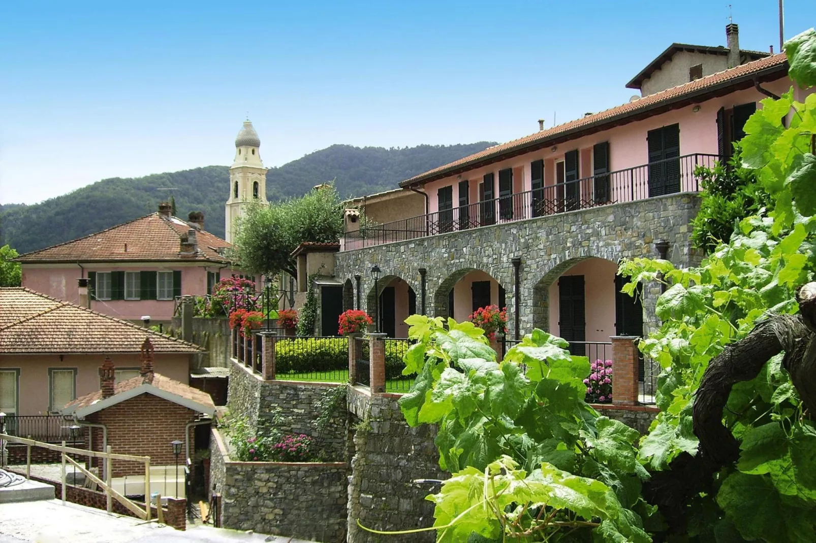 Agri-tourism Borgo Ameno Casanova Lerrone TR2 / C6-Buitenkant zomer