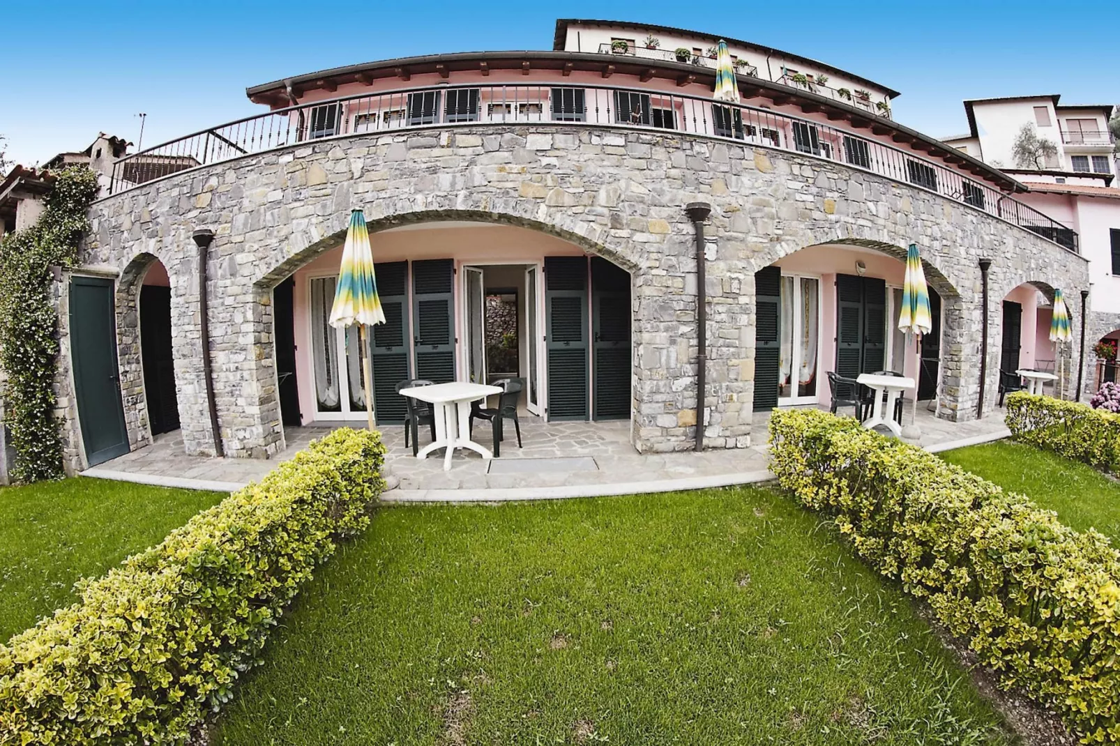 Agri-tourism Borgo Ameno Casanova Lerrone TR2 / C6-Buitenkant zomer