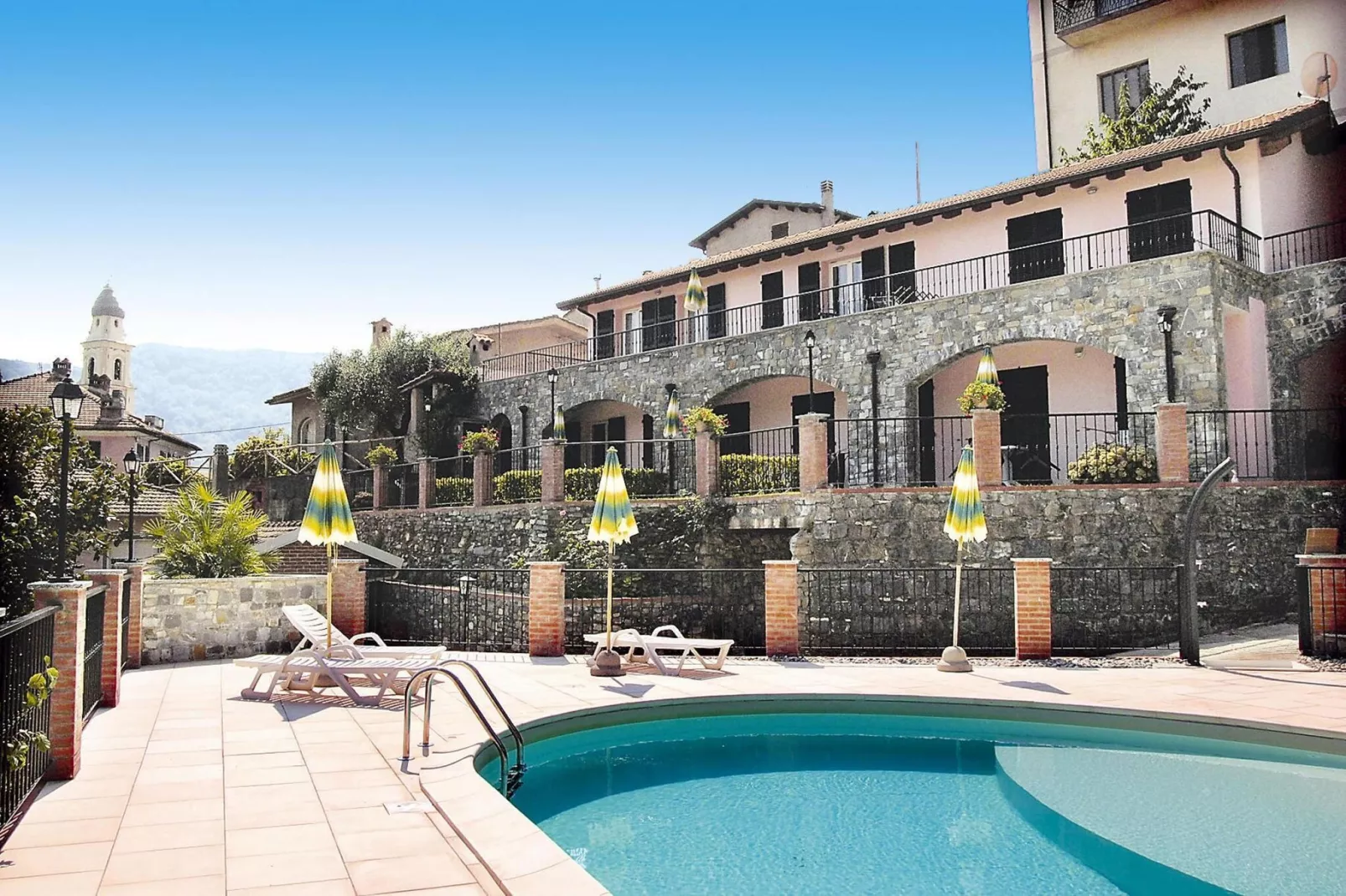 Agri-tourism Borgo Ameno Casanova Lerrone TR2 / C6-Zwembad