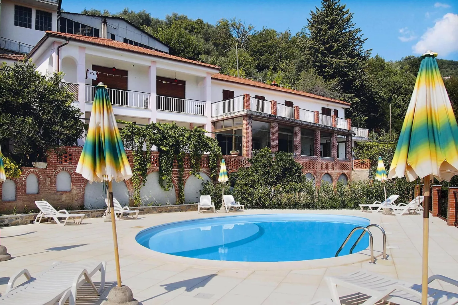 Agri-tourism Borgo Ameno Casanova Lerrone TR2 / C6-Zwembad