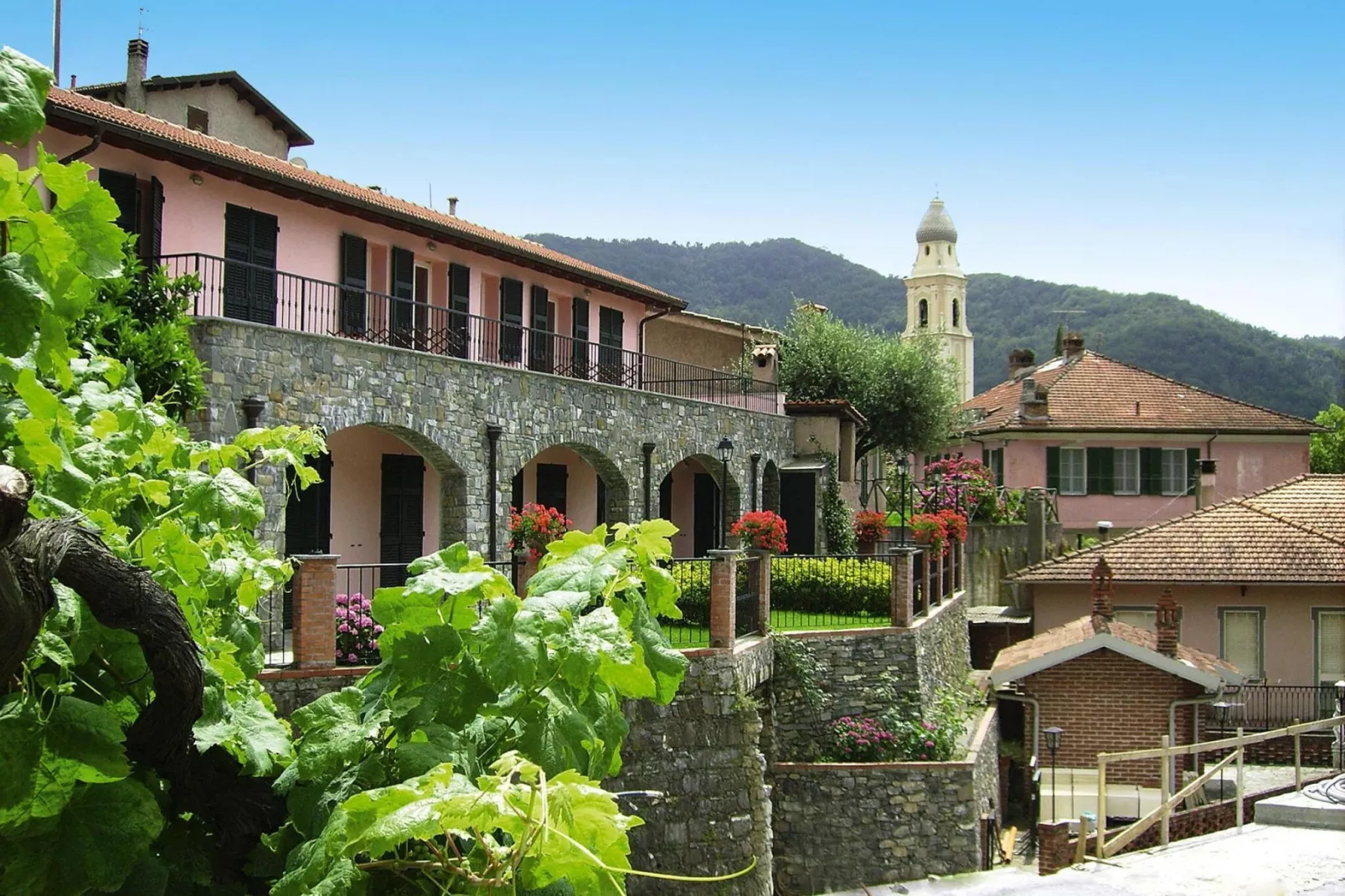 Agri-tourism Borgo Ameno Casanova Lerrone TR2 / C6-Buitenkant zomer