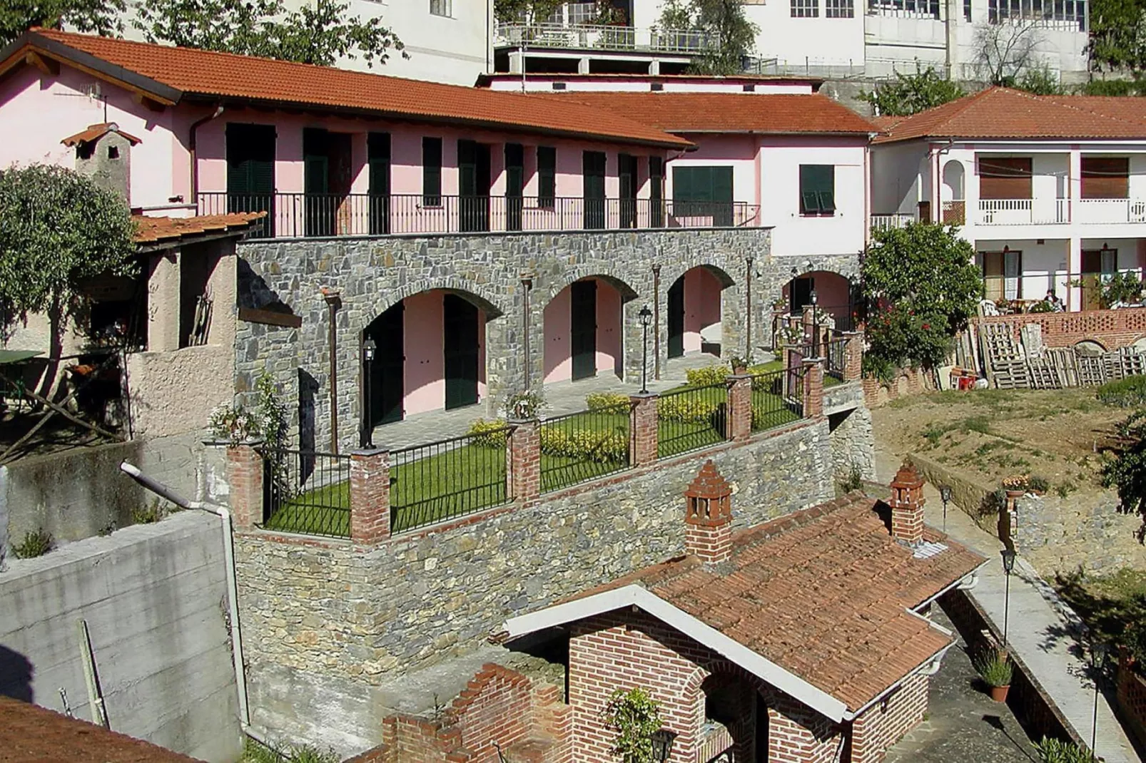 Agri-tourism Borgo Ameno Casanova Lerrone TR2 / C6-Buitenkant zomer
