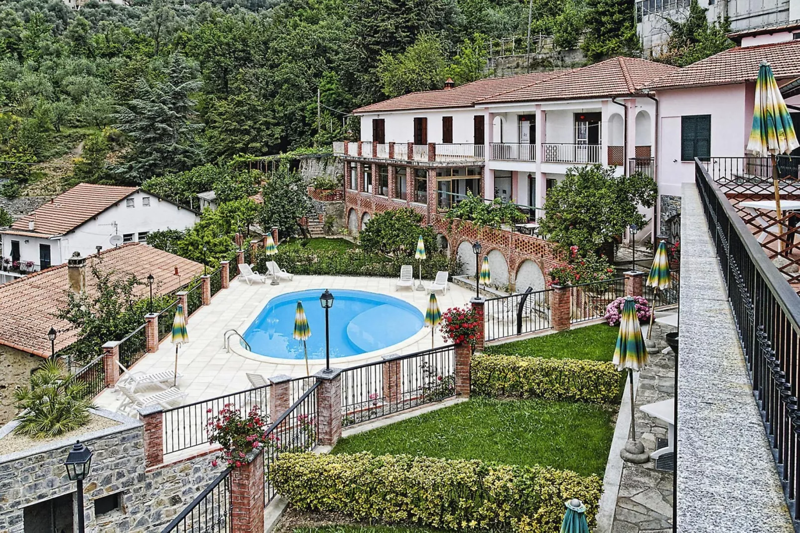 Agri-tourism Borgo Ameno Casanova Lerrone TR2 / C6-Zwembad