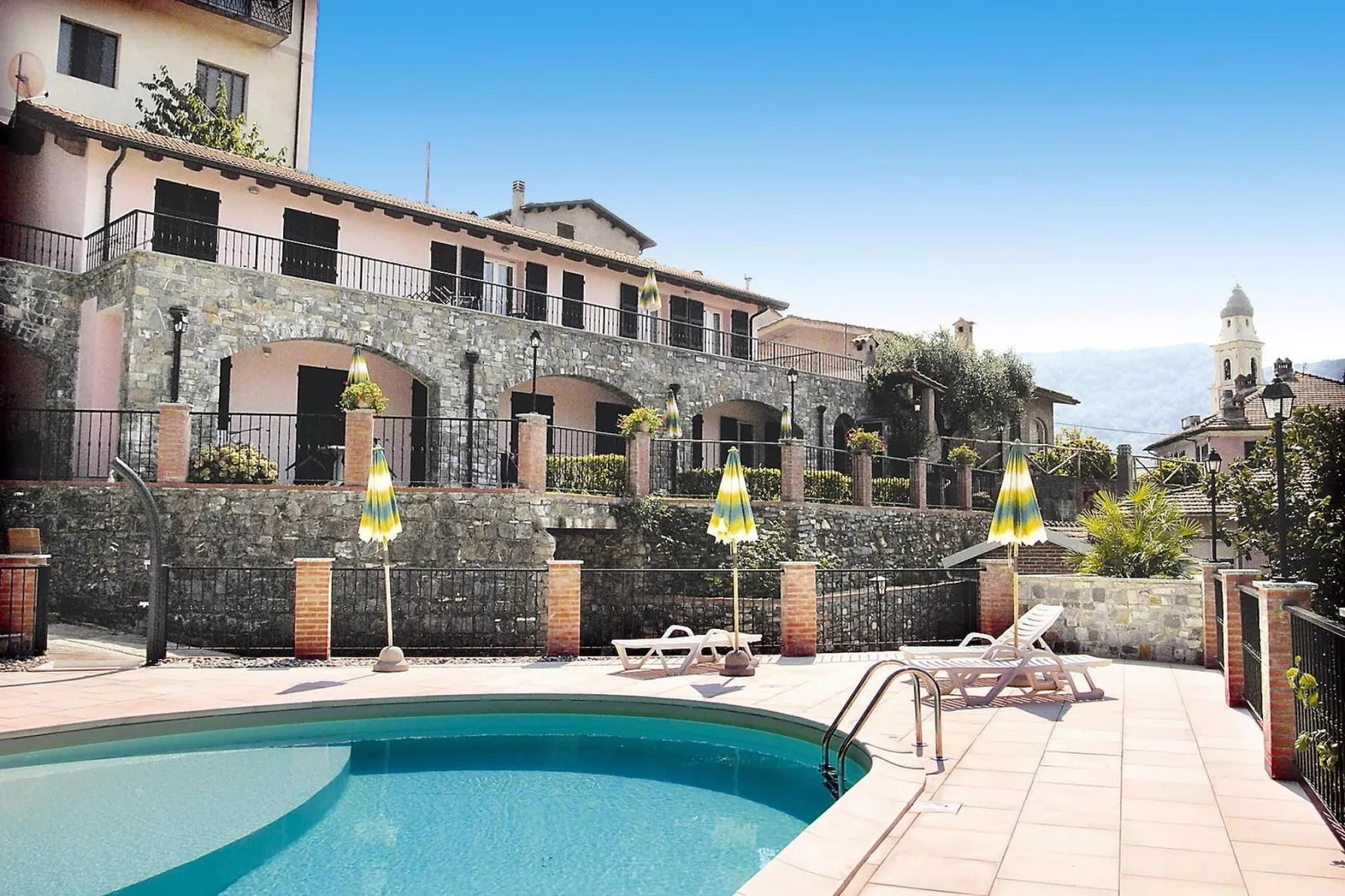 Agri-tourism Borgo Ameno Casanova Lerrone TR2 / C6-Zwembad