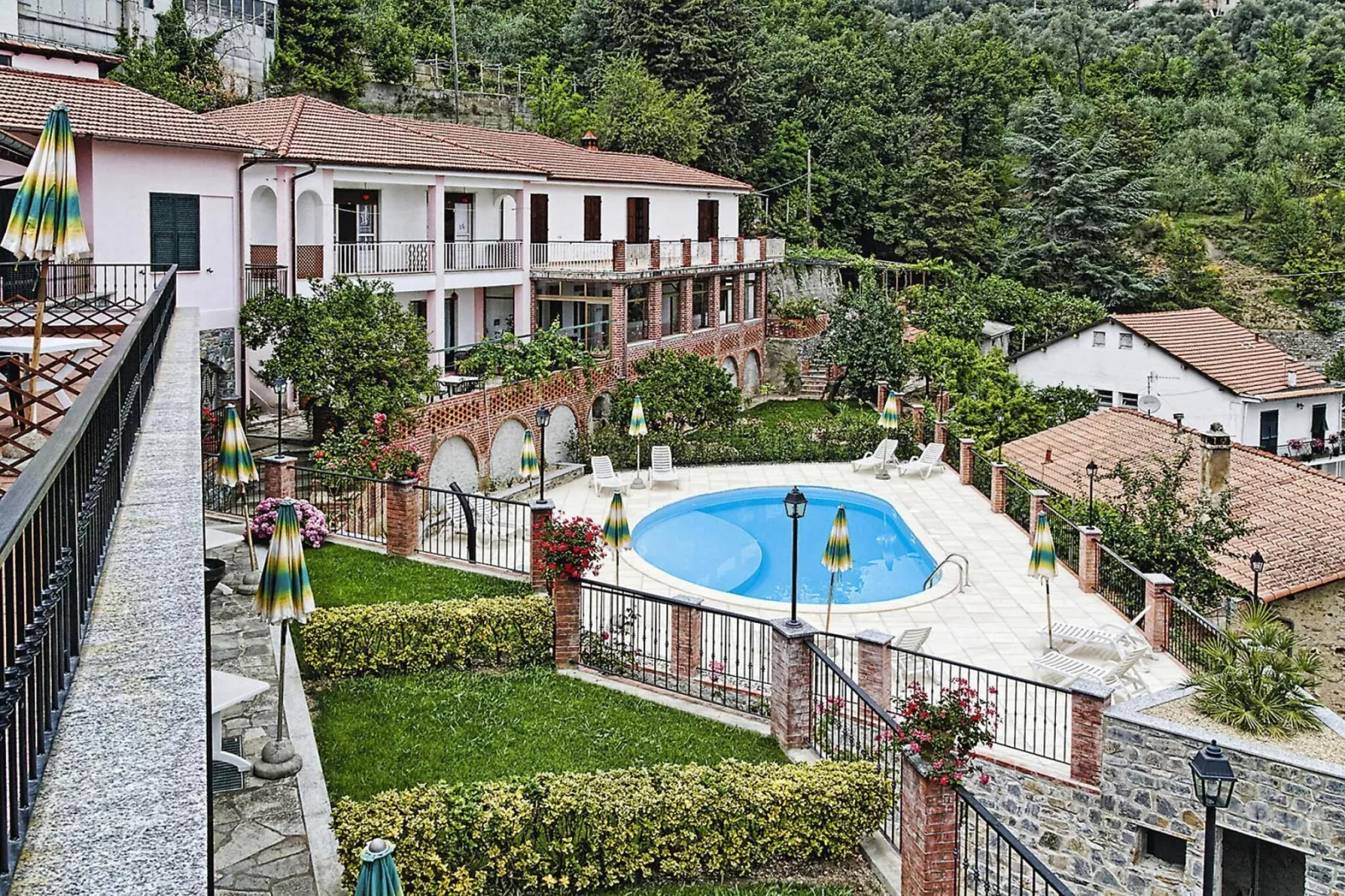 Agri-tourism Borgo Ameno Casanova Lerrone TR2 / C6-Zwembad