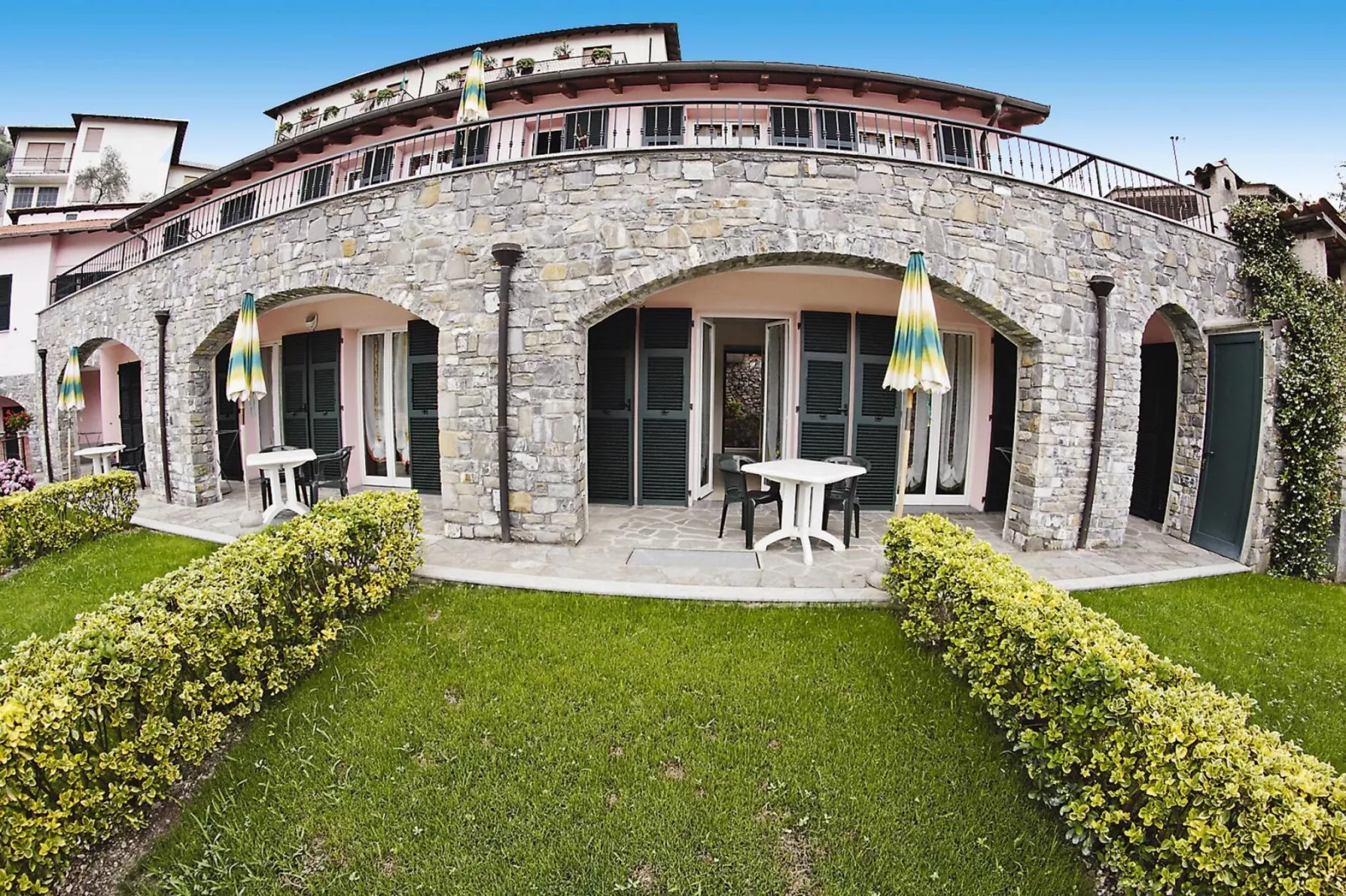 Agri-tourism Borgo Ameno Casanova Lerrone TR2 / C6-Buitenkant zomer