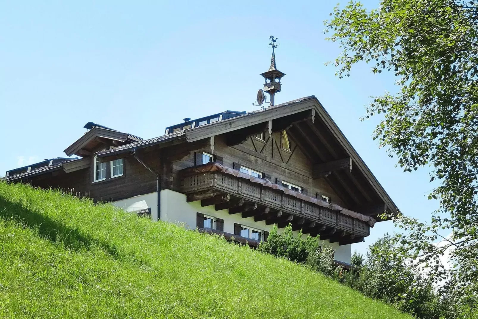 Landhaus Salzburg-Buitenkant zomer