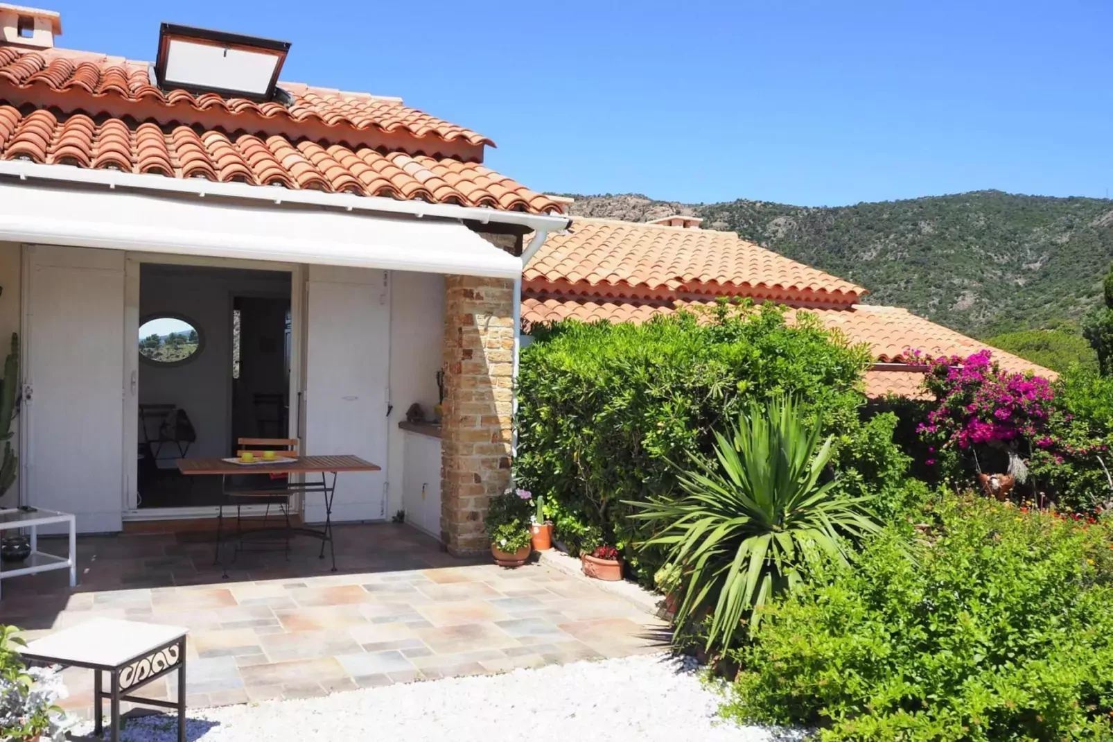 Reihenhaus in Le Lavandou-Buitenkant zomer