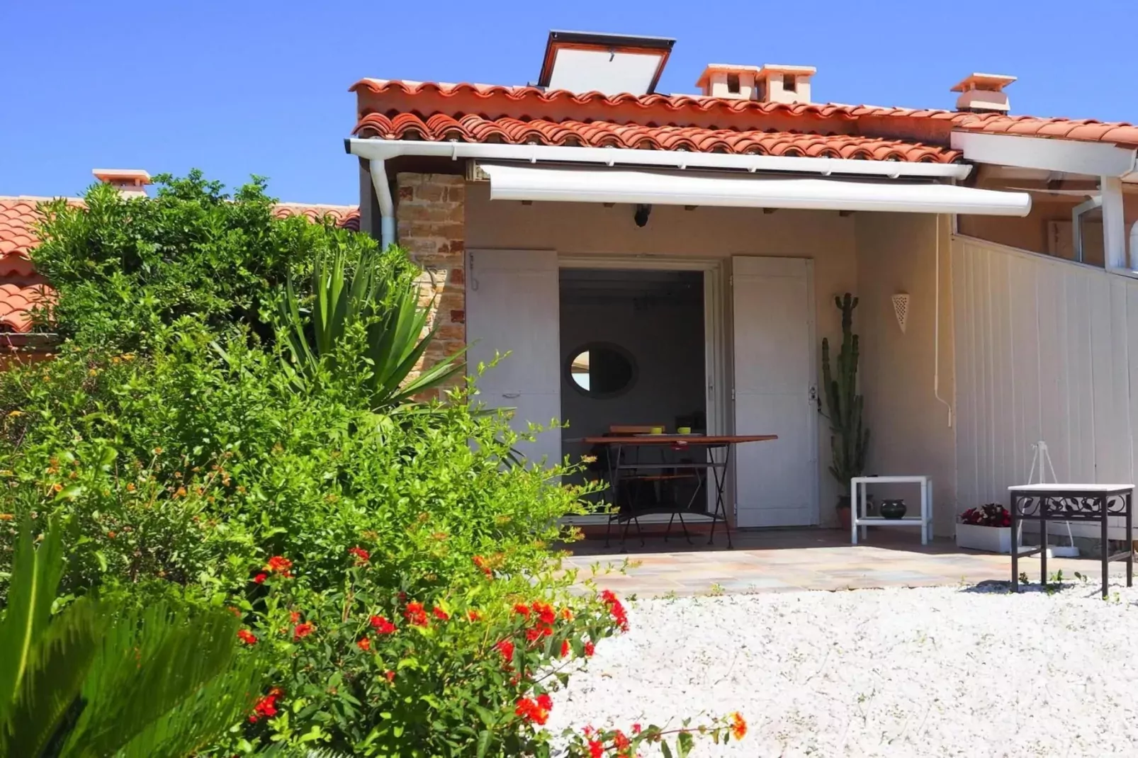 Reihenhaus in Le Lavandou-Buitenkant zomer