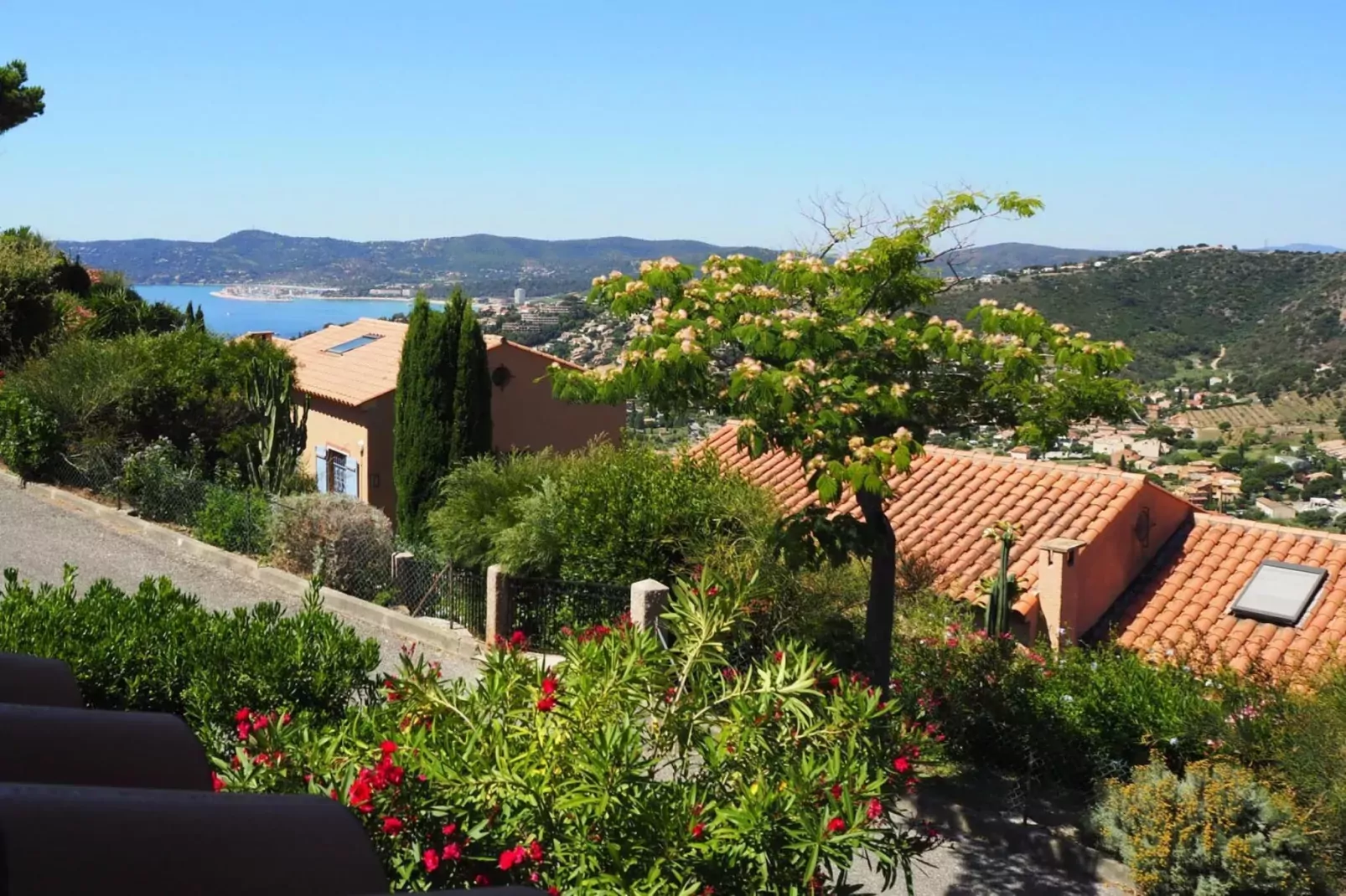 Reihenhaus in Le Lavandou-Uitzicht zomer