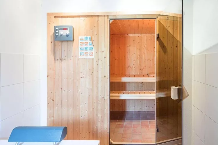 Wellness unter Reet Dagebüll-Sauna