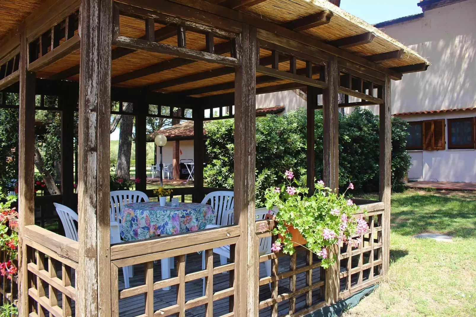 Ferienanlage Azienda Canova Seconda Marina di Grosseto Mono  im OG Haupth/Verwalterhaus Garten-Tuinen zomer
