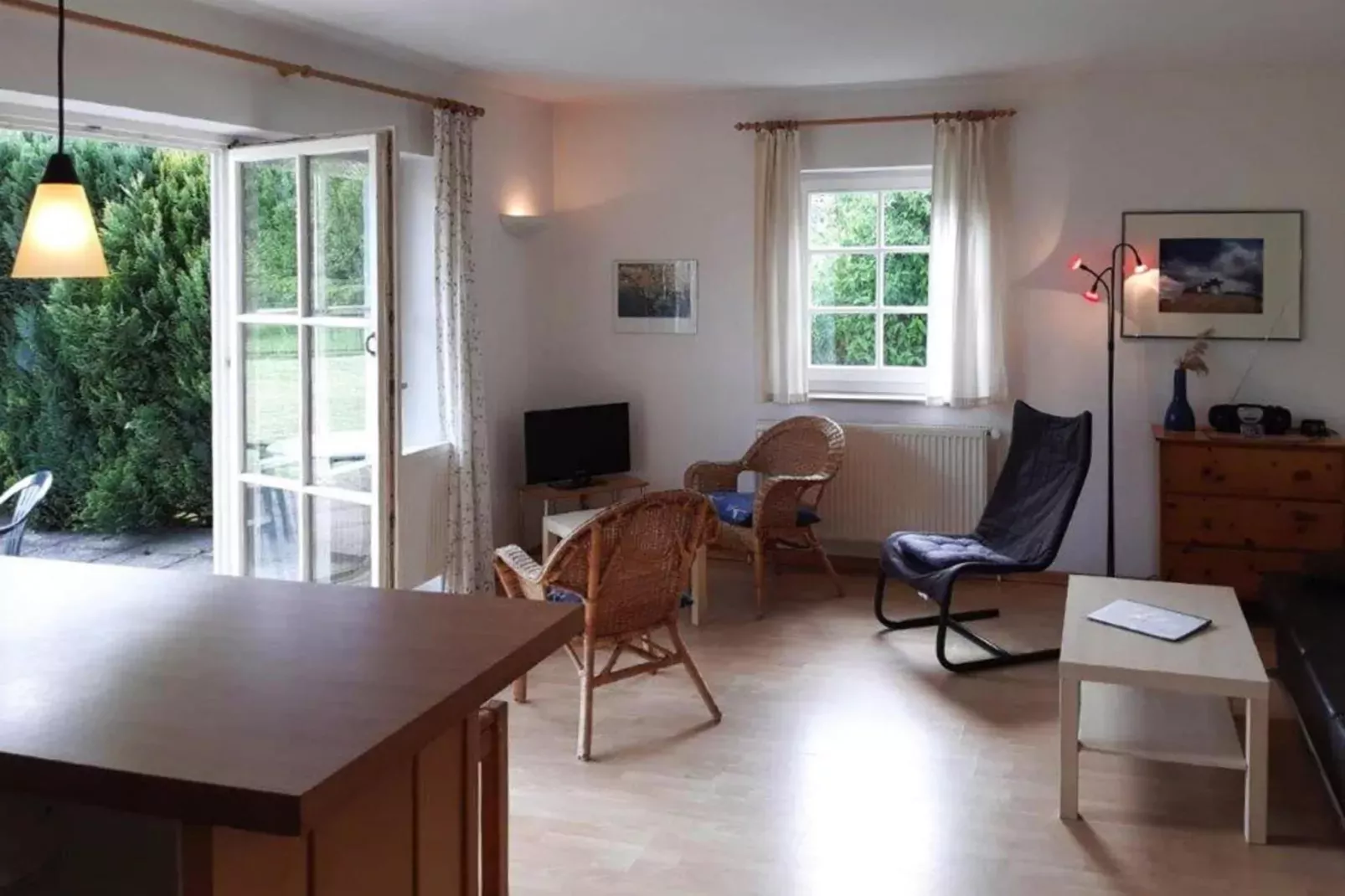 Wohnung unten links-Woonkamer