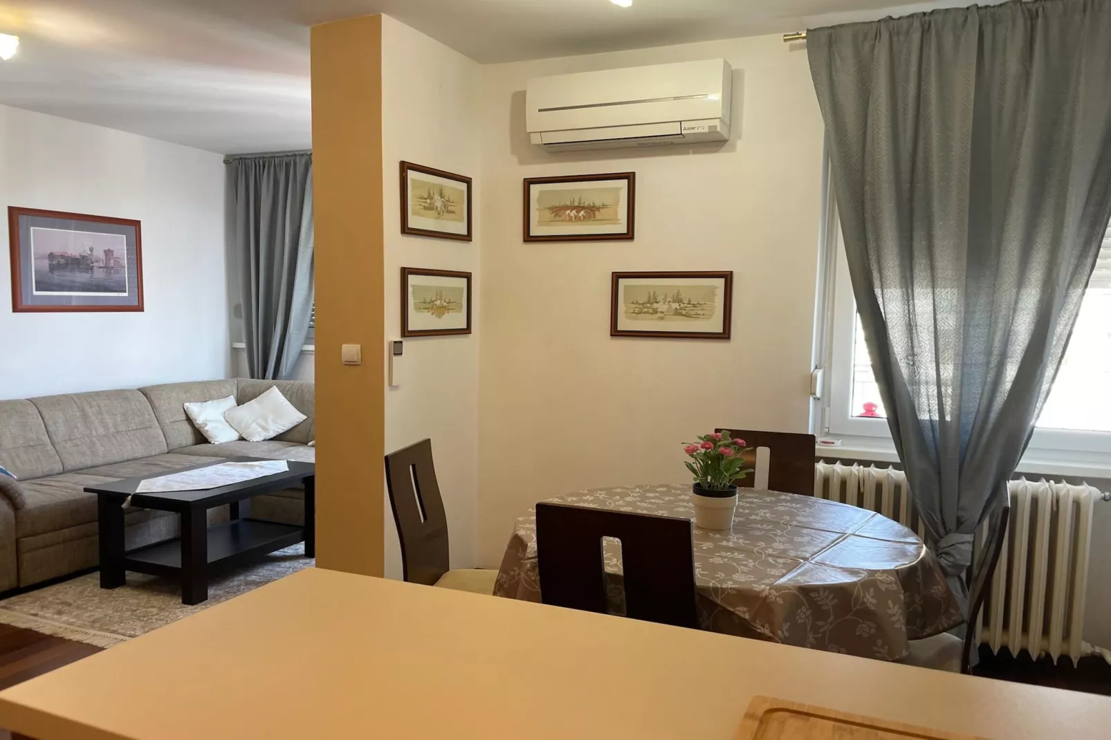 Charming apartment in Zagreb- Apartment Kaj-Woonkamer
