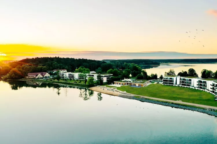 Apartments im MAREMÜRITZ Yachthafen Resort & Spa / Mare Grand Maisonette Suite 4 Personen-Buitenkant zomer