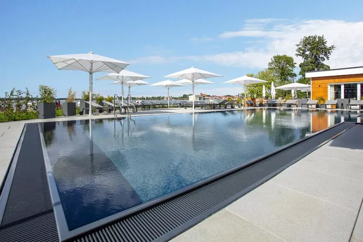 Apartments im MAREMÜRITZ Yachthafen Resort & Spa / Mare Grand Maisonette Suite 4 Personen-Zwembad