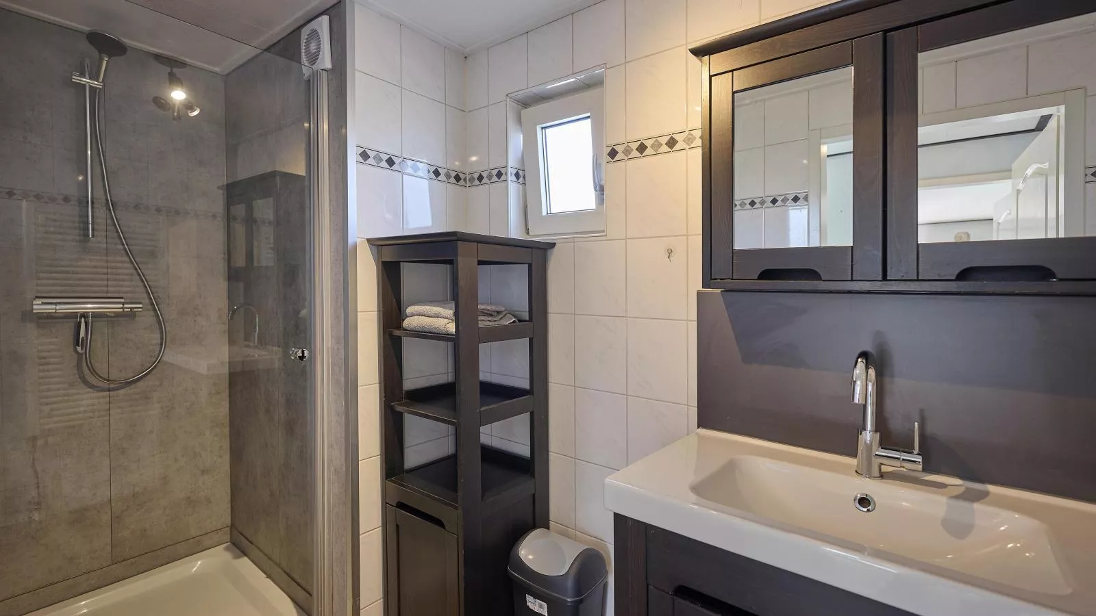 T Kaatsheuveltje 1-Badkamer