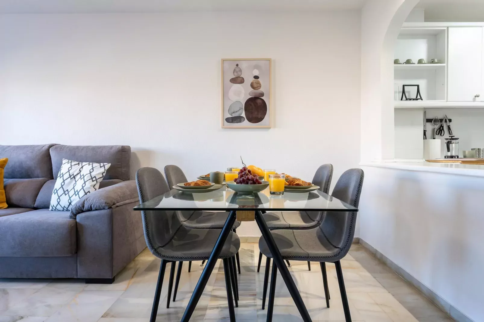 CT 245 - Faro's Arroyo de la Miel Apartment - Cuddly Nest for 2-Eetkamer