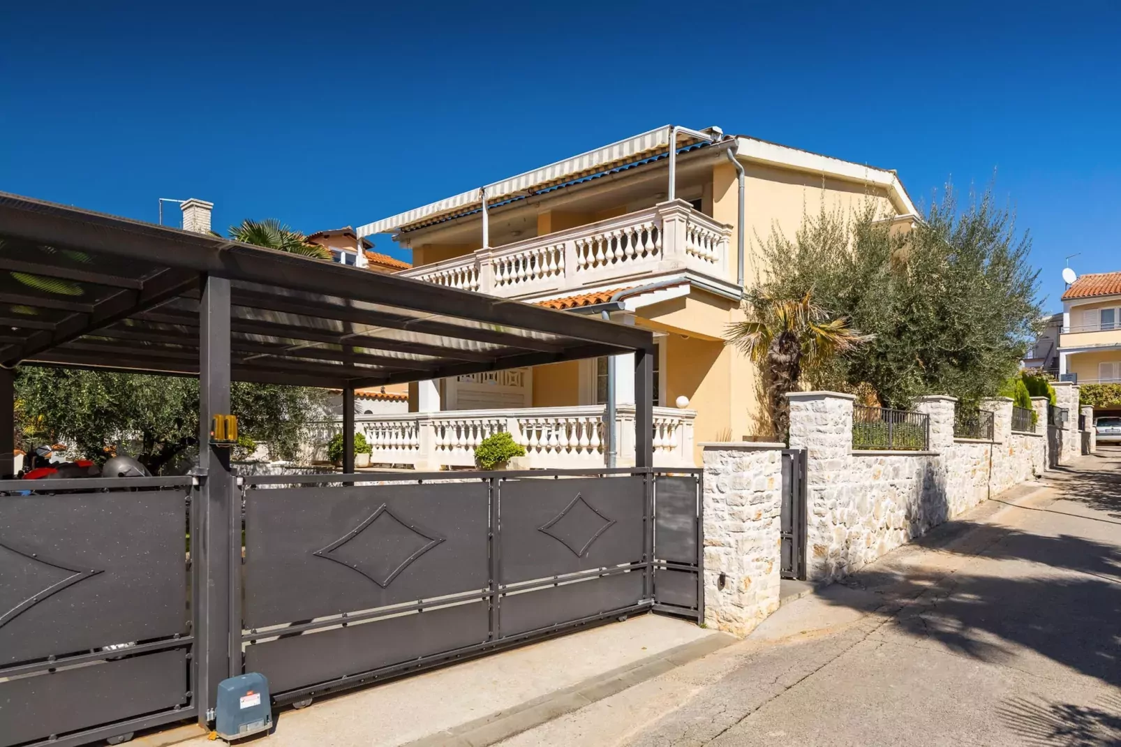 Premium Apartment Hari I-Buitenkant zomer