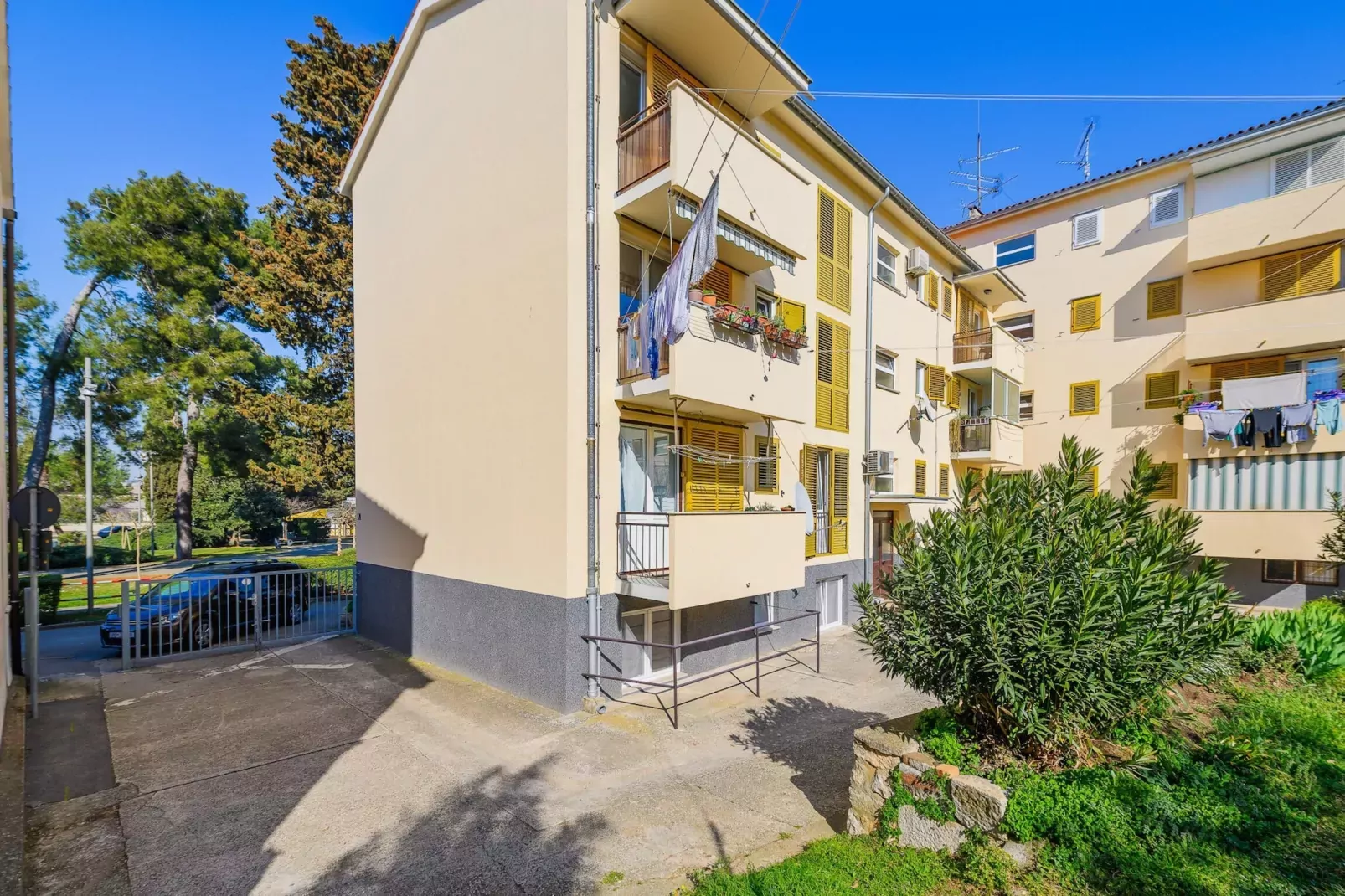Premium apartment Peschiera Porec-Buitenkant zomer