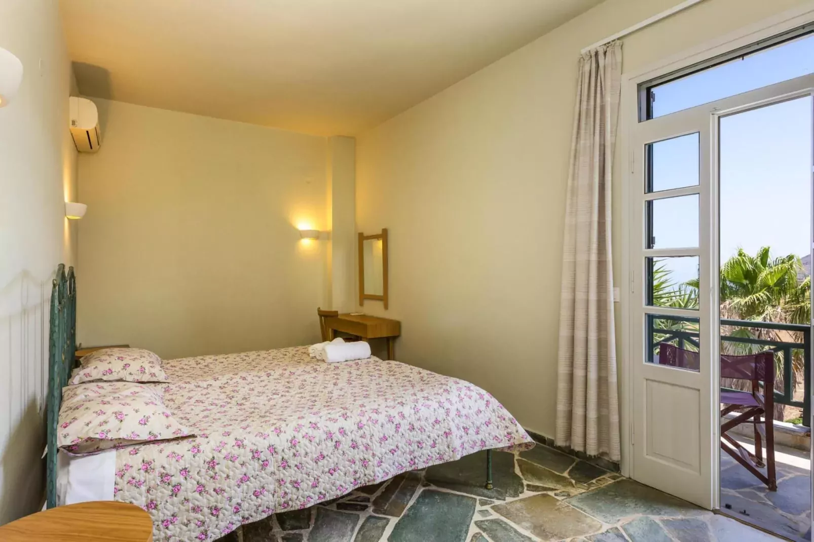 Villas Avra & Pyrgos, Episkopi-Villa Avra, ca. 120 qm, 6 pax-Slaapkamer