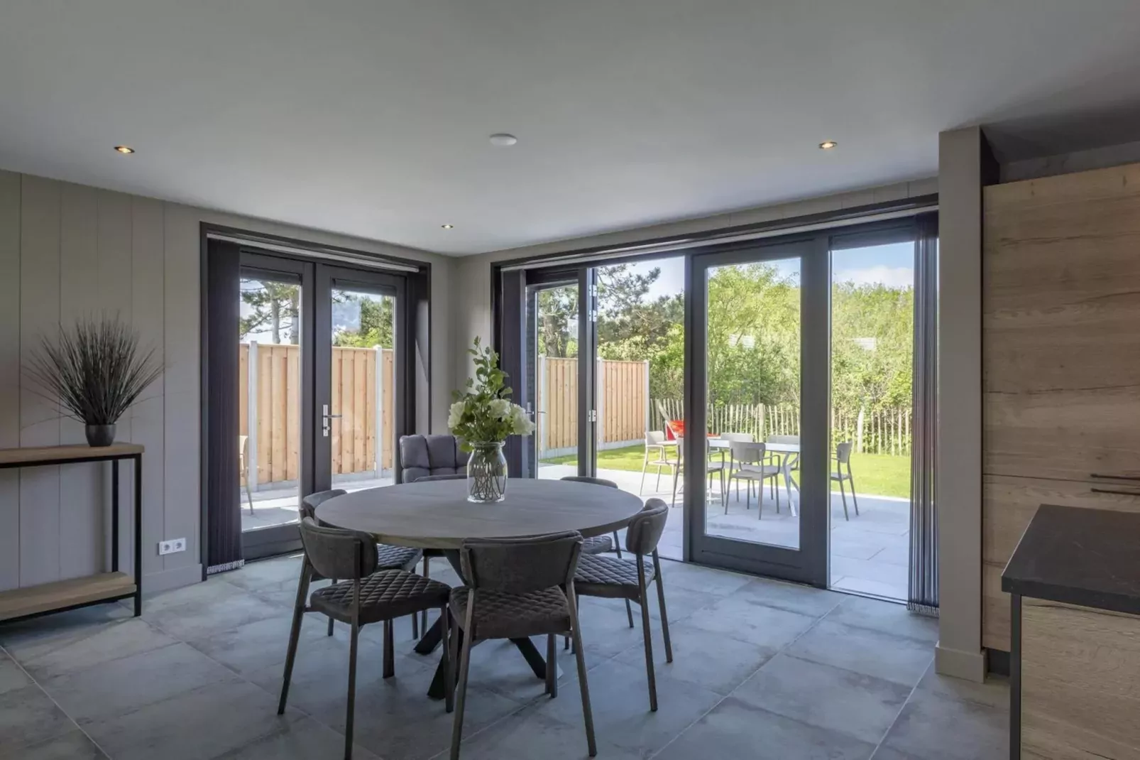 Wellness Villa Lotje-Eetkamer