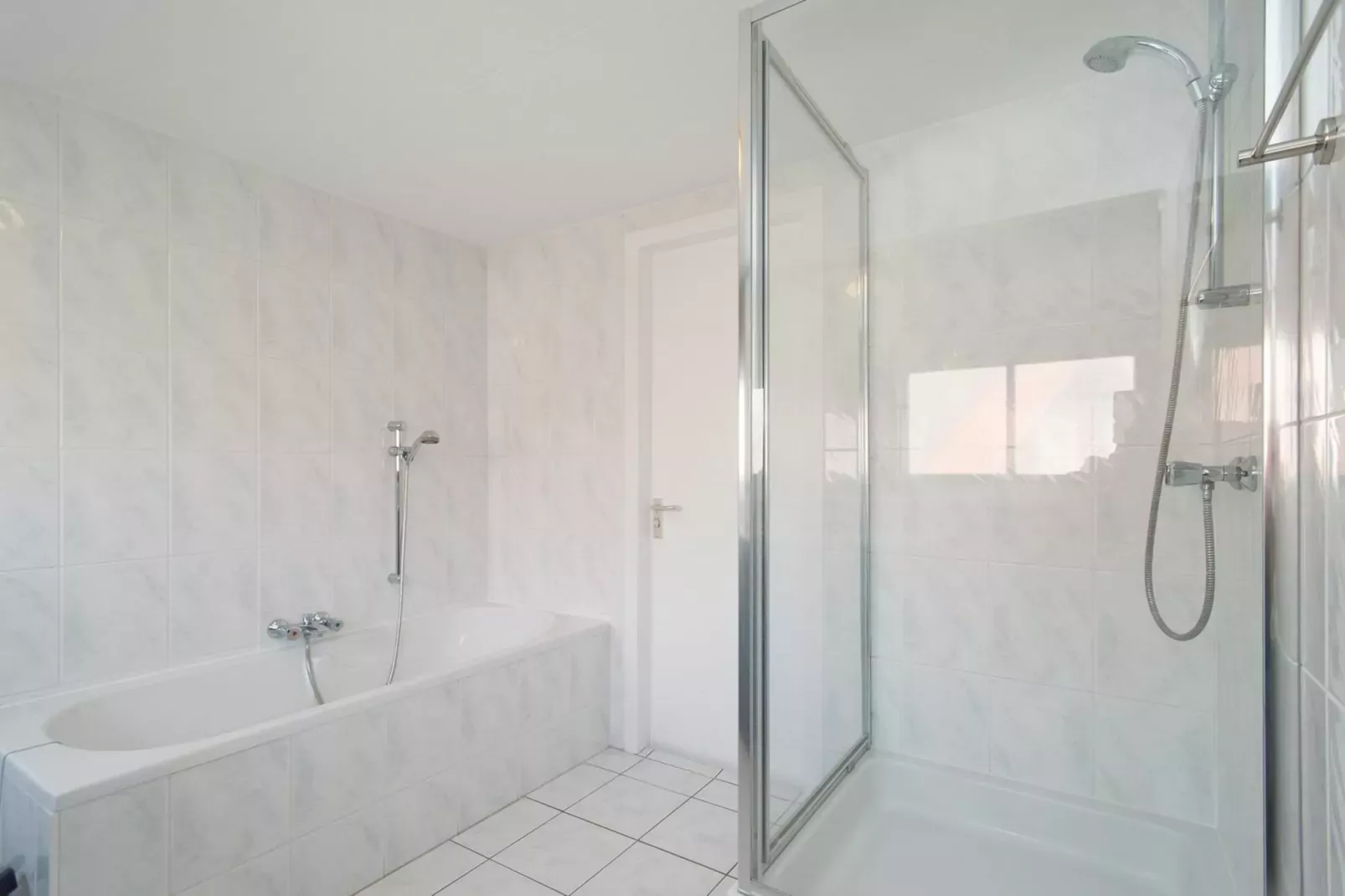 De Buitenplaats 42-Badkamer