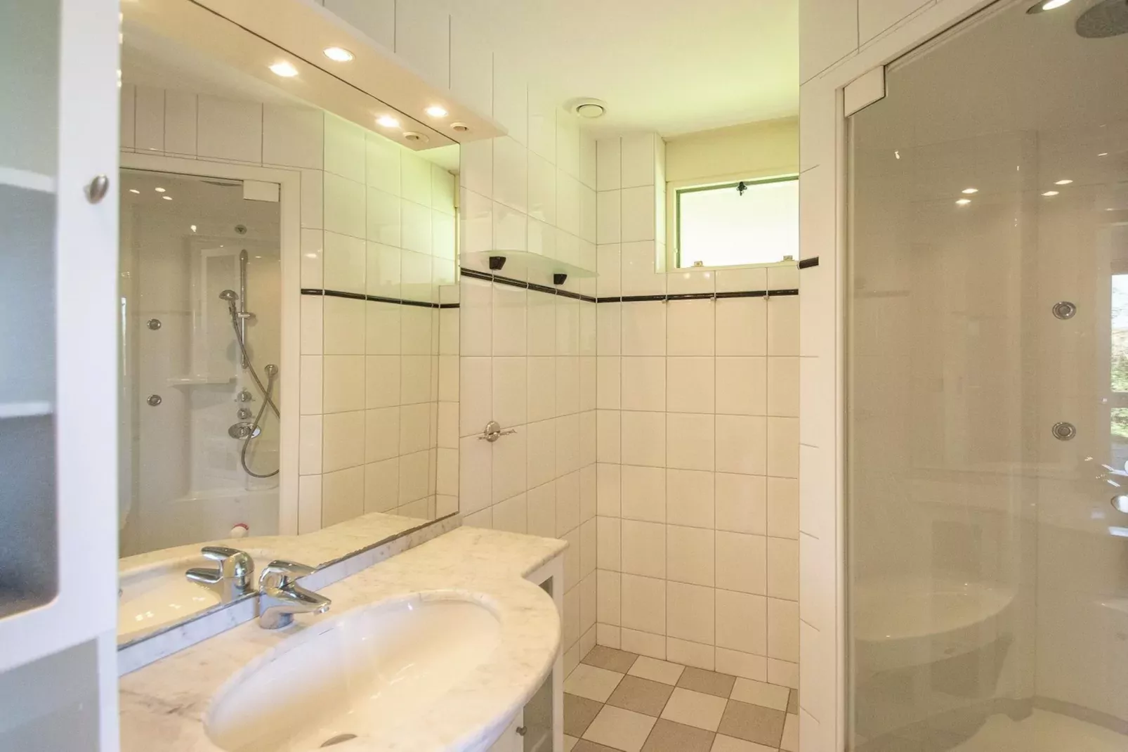 Callantsogervaart 3-8-Badkamer