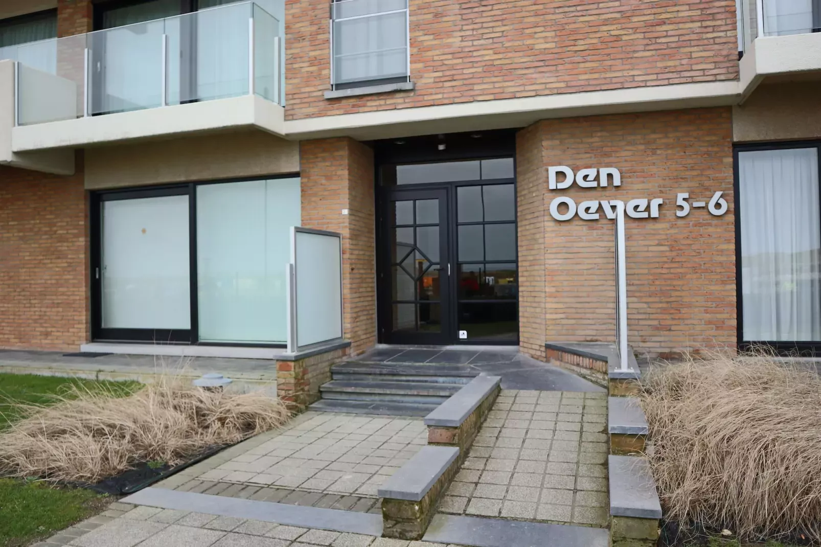DEN OEVER VI 0203GAR-Hal-ontvangst