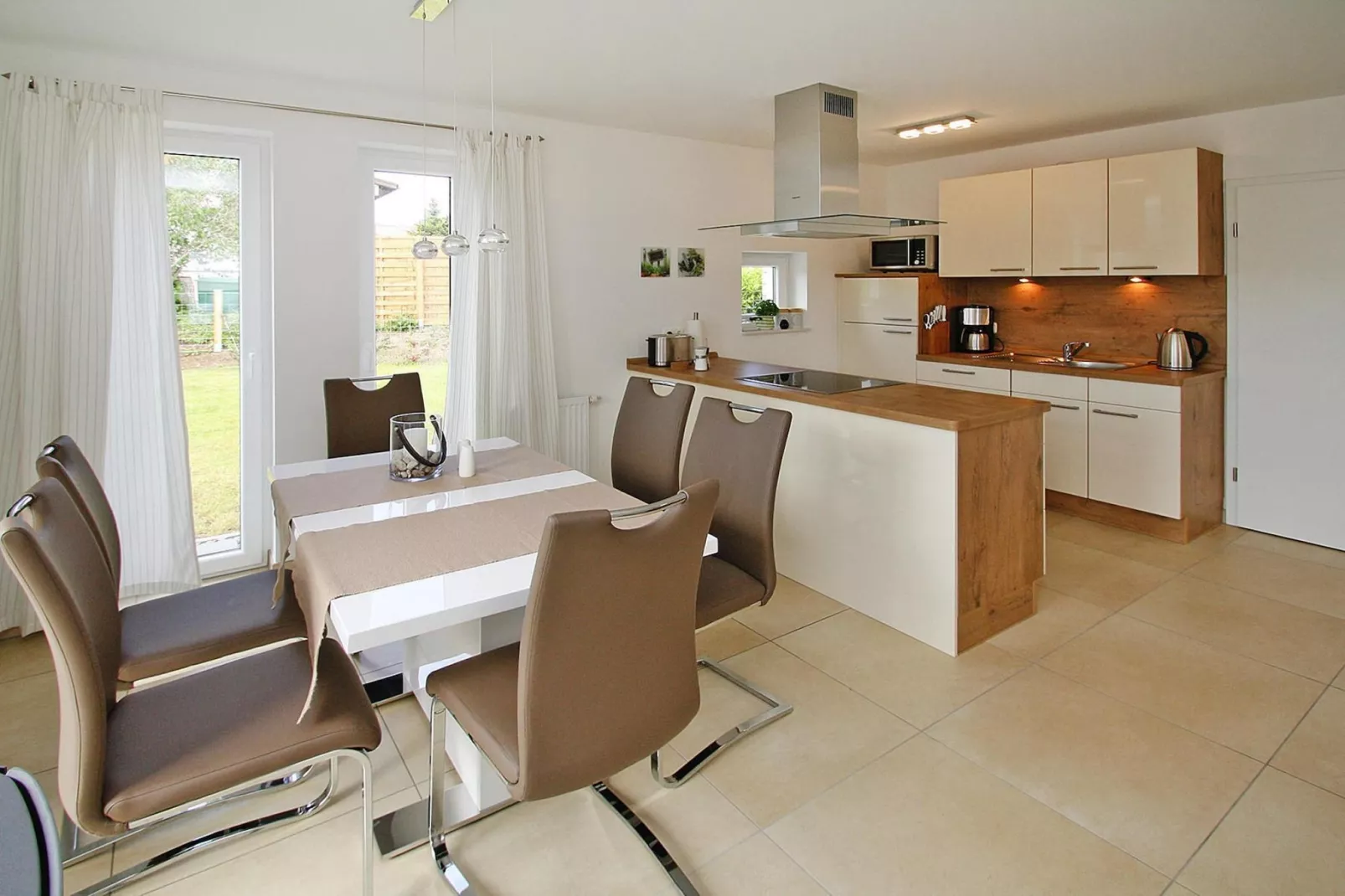 Ferienhaus Min Kaat-Eetkamer