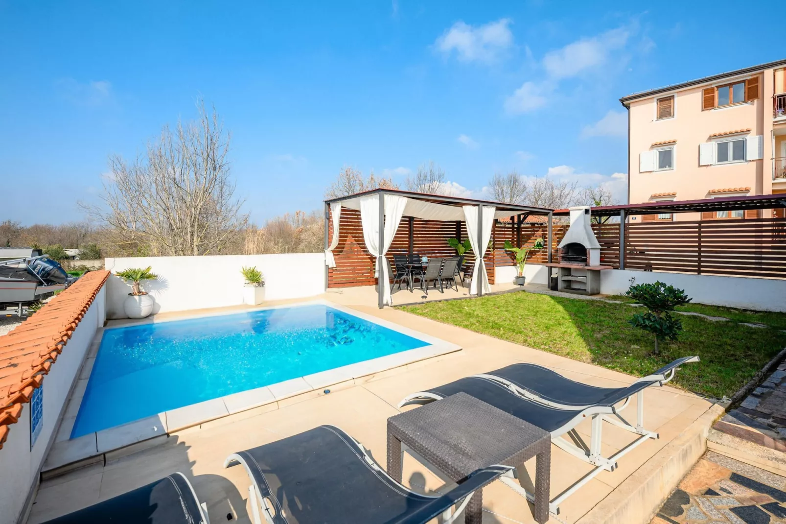 poolofhouse