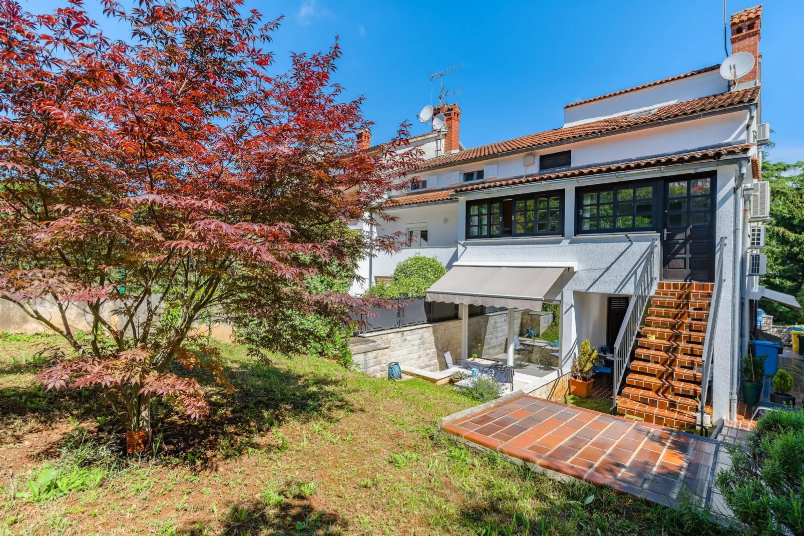 Premium Apartment Jasna Porec-Buitenkant zomer