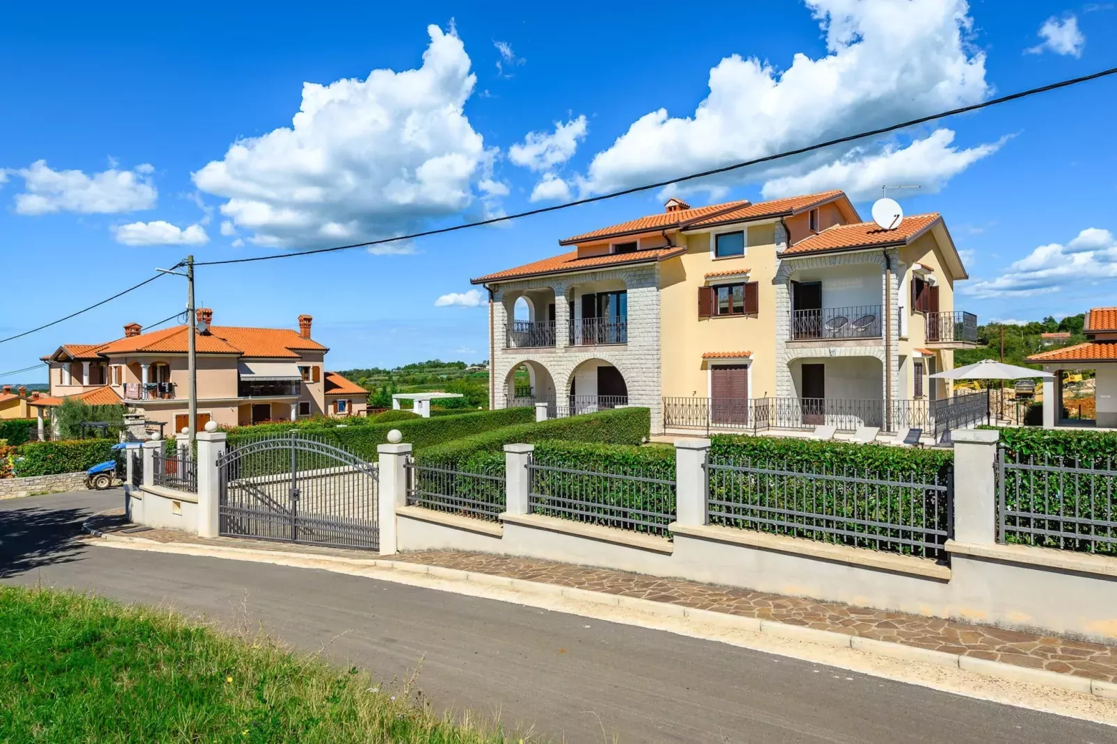 Premium Apartment Silvia II with private pool-Buitenkant zomer