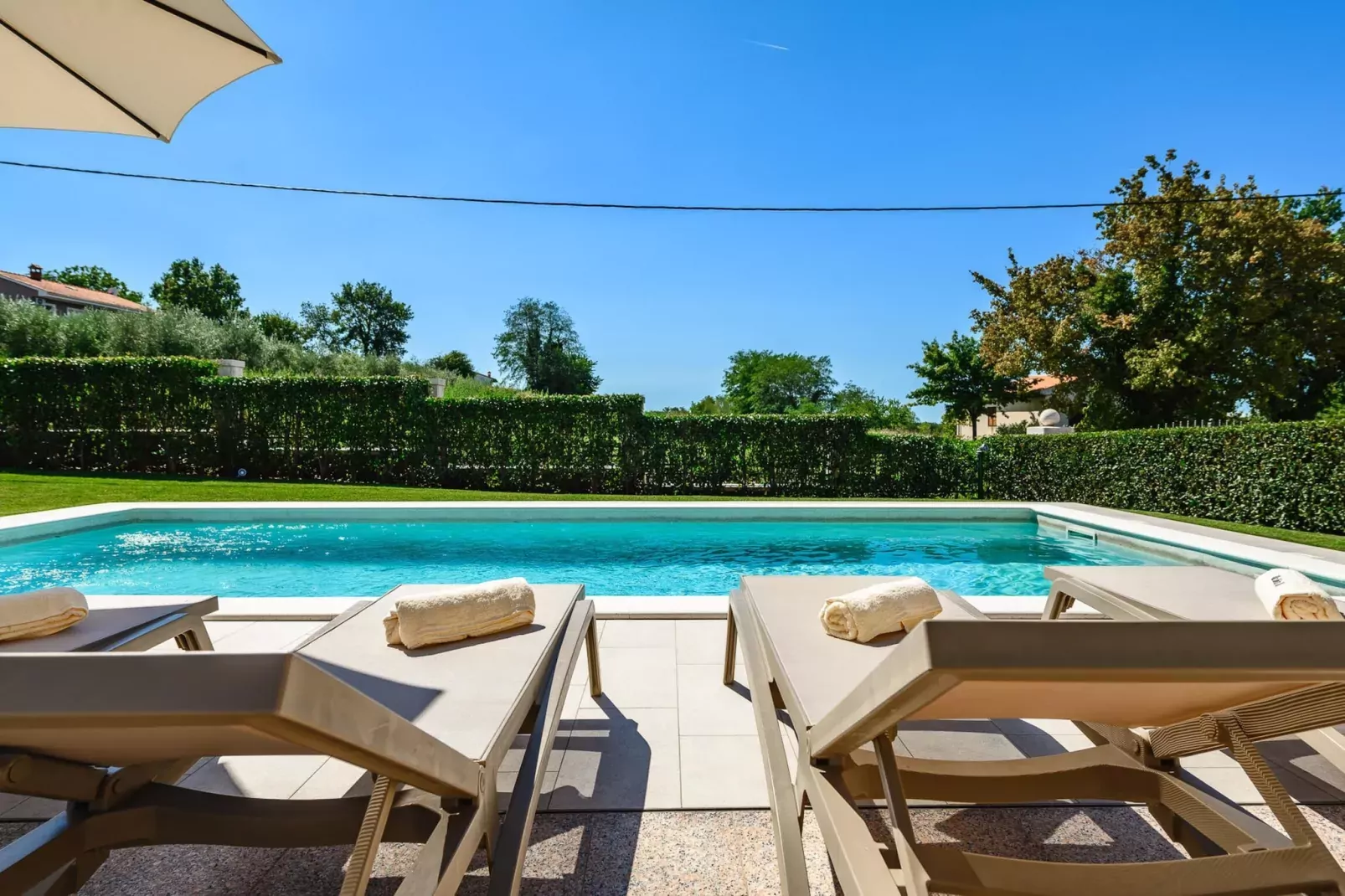Premium Apartment Silvia II with private pool-Zwembad