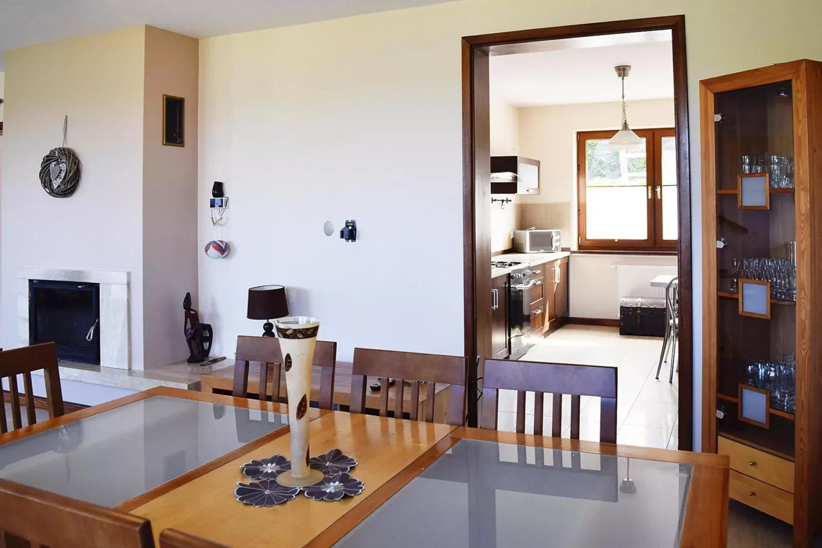 Holiday home at the lake in Kiedrowice-Eetkamer