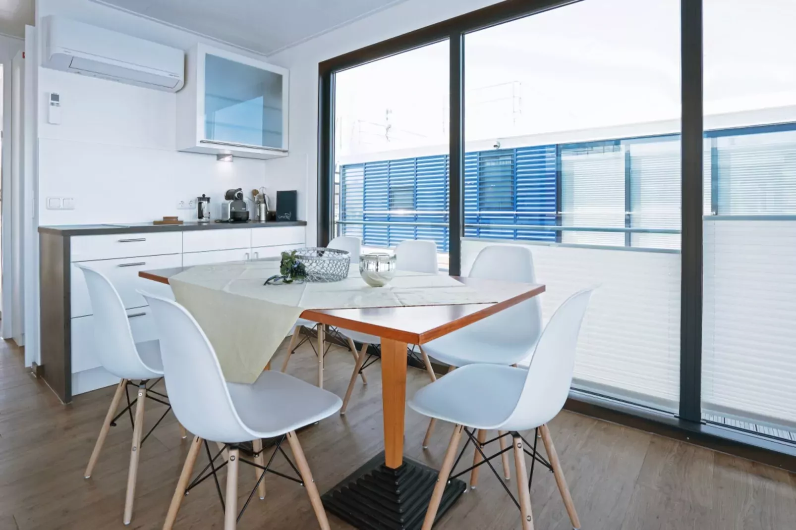 Floating 44 - LP 6 / 1-2 Personen-Eetkamer