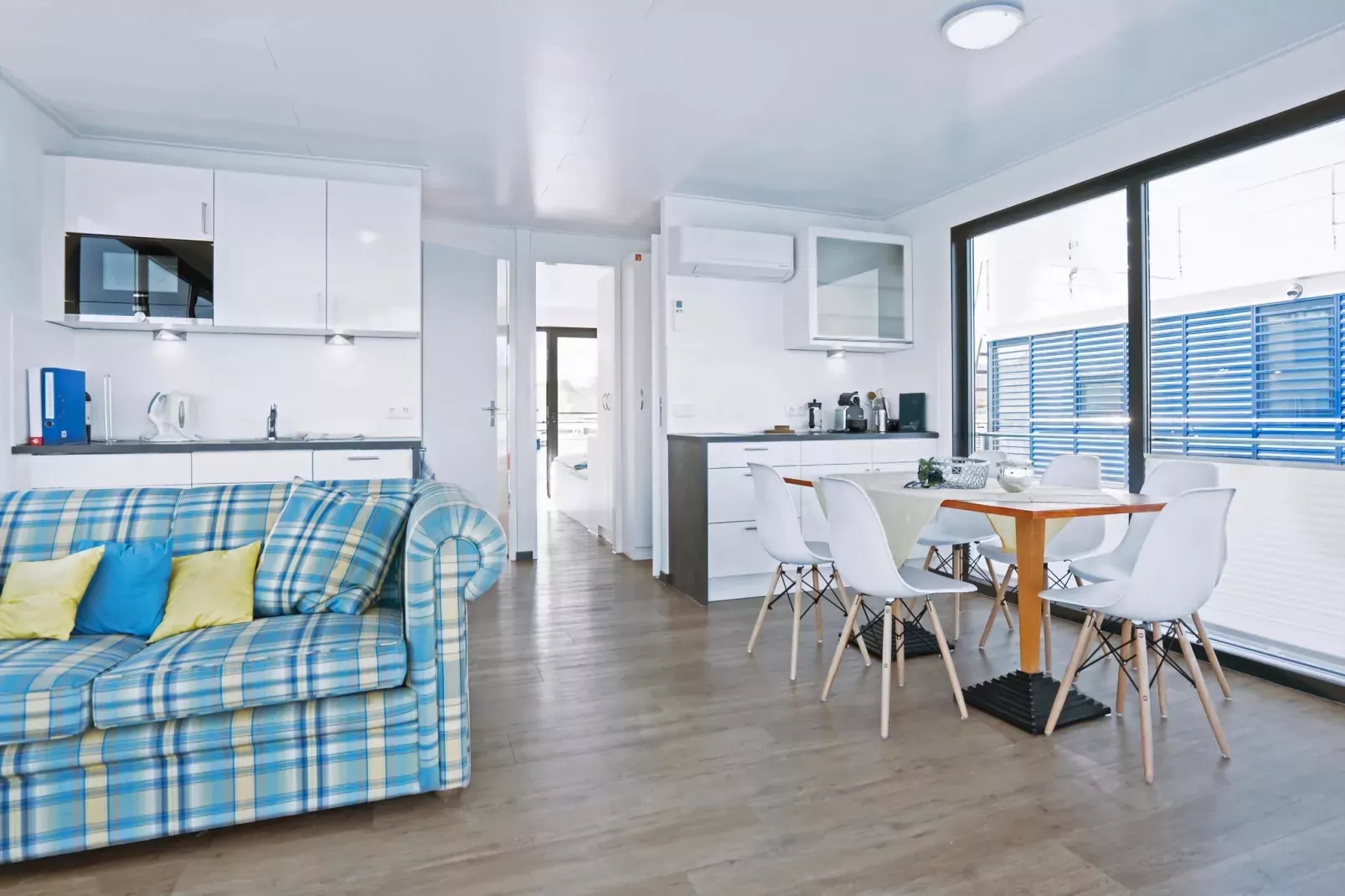 Floating 44 - LP 6 / 3 Personen-Woonkamer