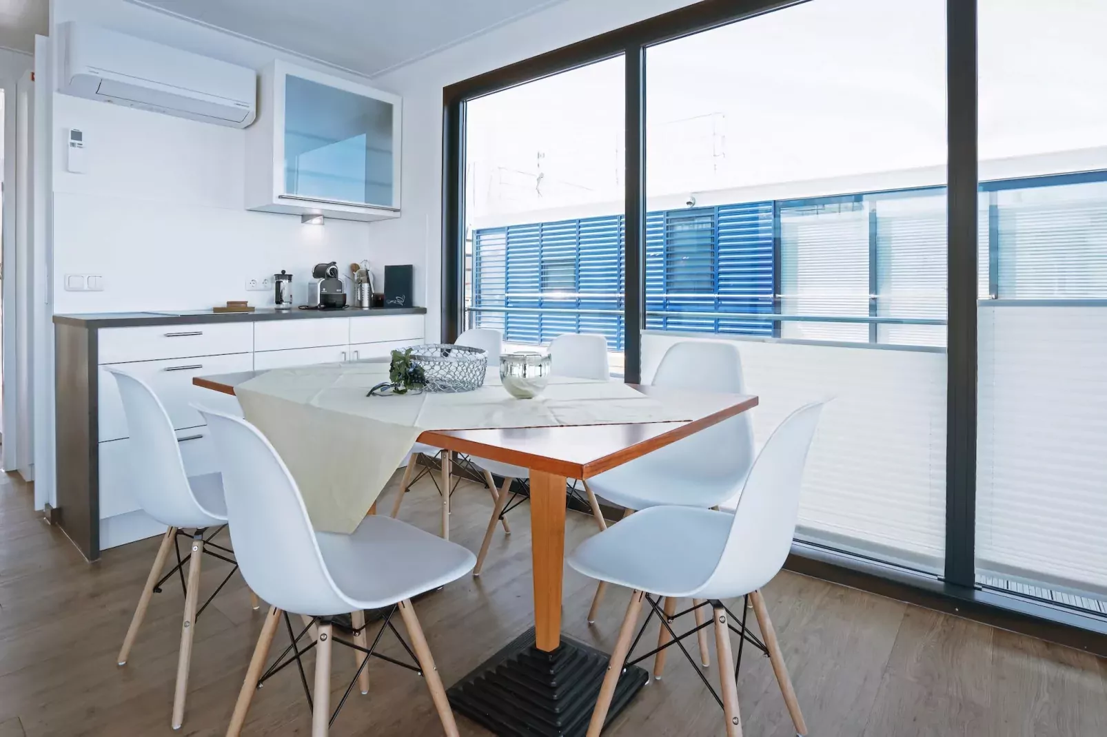 Floating 44 - LP 6 / 3 Personen-Eetkamer