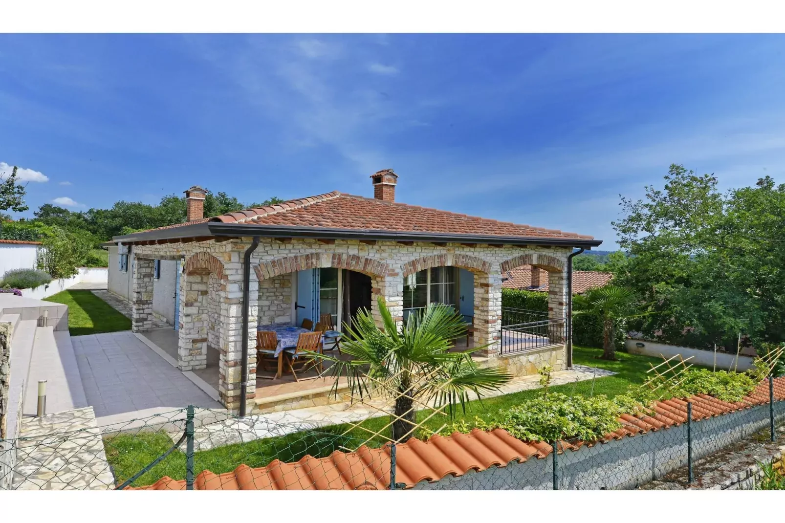Villa Dany-Buitenkant zomer