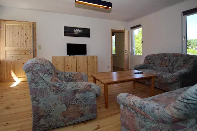 Bungalow 6 Waren-Woonkamer