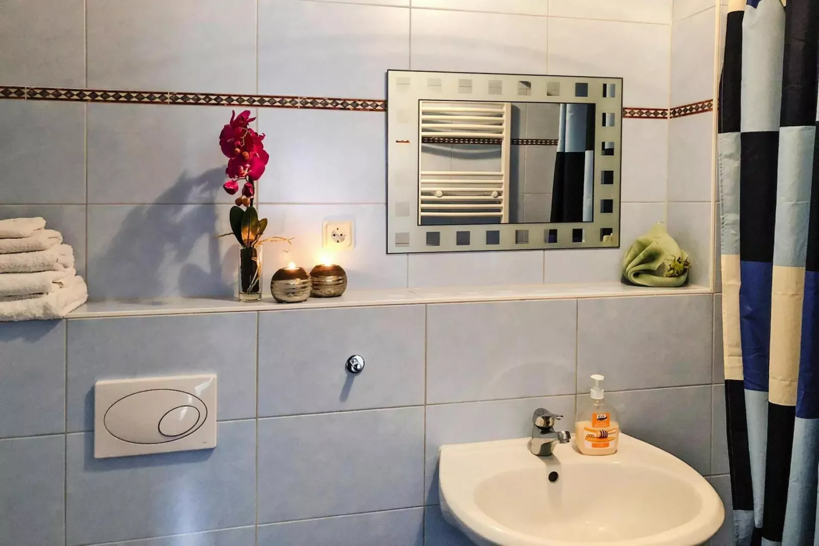 2-Raum-App klein 2 Erwachsene und  2 Kinder-Badkamer