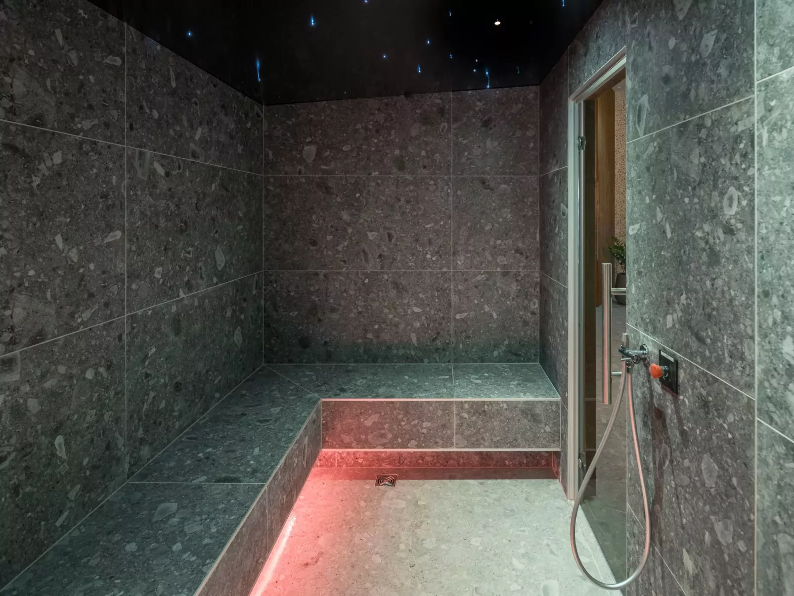 Luxury Bay Villa with private hot tub-Binnen