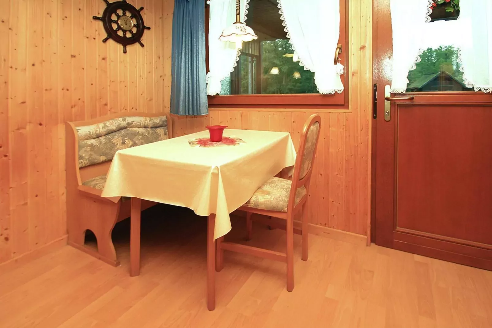 Bootshaus Schleusenblick-Eetkamer
