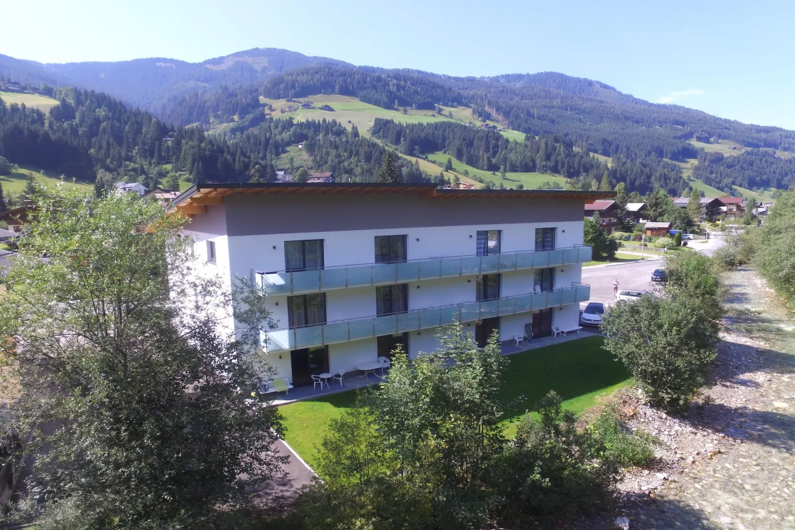 Alpine Lodge 2-Buitenkant zomer