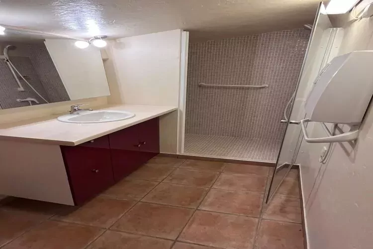 Villa Le Mas des Cerises-Badkamer