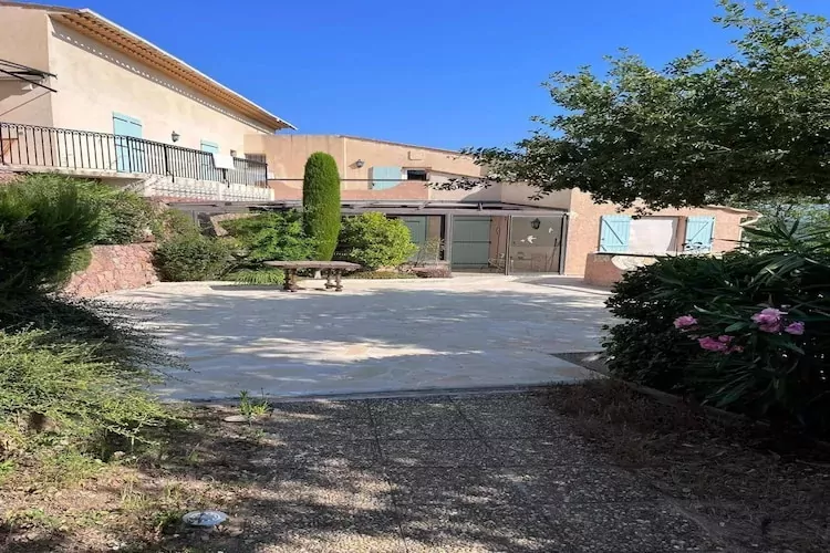 Villa Le Mas des Cerises-Uitzicht zomer